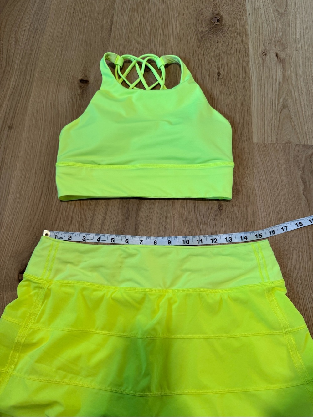 Lululemon Women’s Neon Yellow Tennis Skirt & Strappy Sports Bra Set Size 8 - Picture 8 of 9